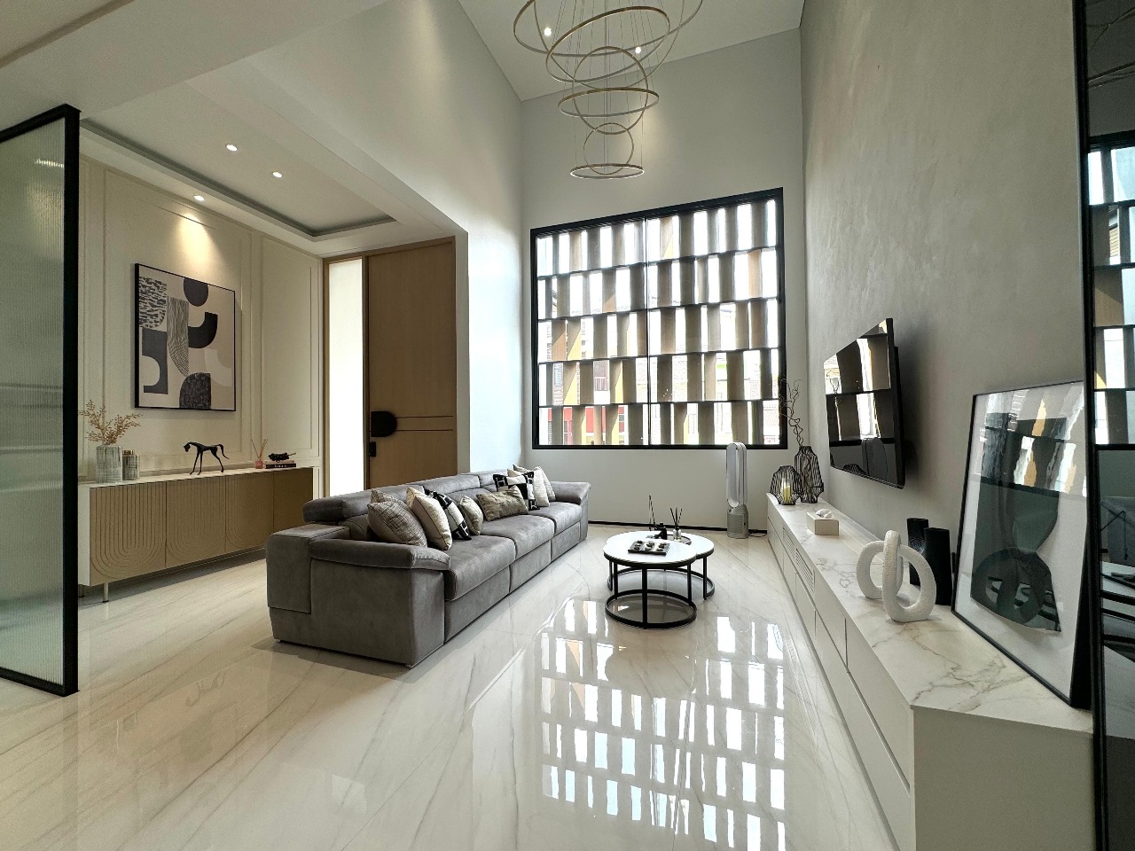 Renovasi Interior Dengan Gaya Stylish & Elegan